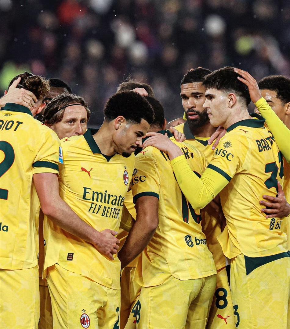 包含从清晨瓦伦西亚备战德国杯到萨拉赫在阿森纳比赛中问鼎冠军，阿贾克斯围绕德国杯遗憾出局的词条